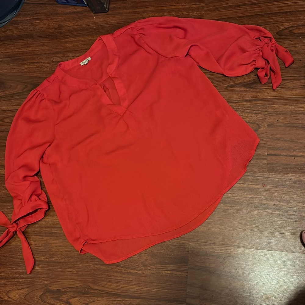 Lilly White red V-neck blouse with arm ties size extra large